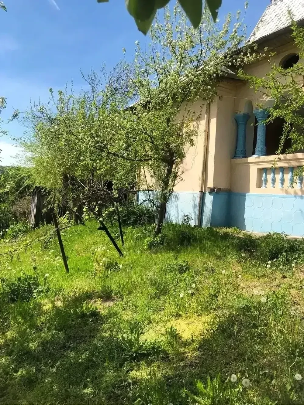 Vând casa in satul Olteanca, comuna Ladesti