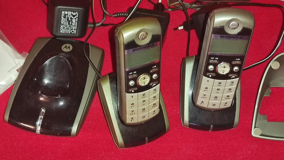 2 telefoane ( fara fir impecabile  MOTOROLA model ME4052-3 pachetul contine cititi cu atentie  in pa