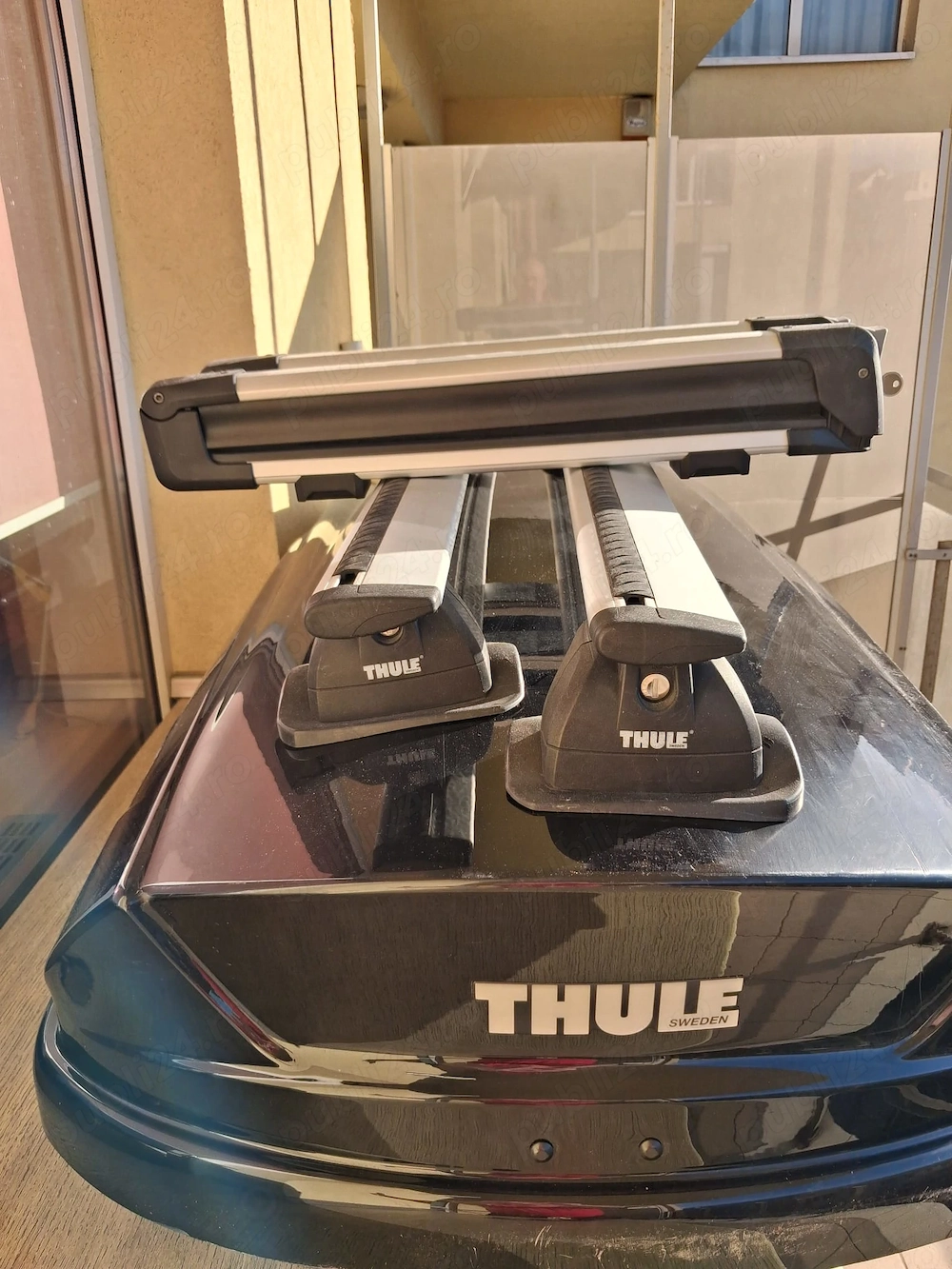 Vând bare transversale + suport ski Thule.