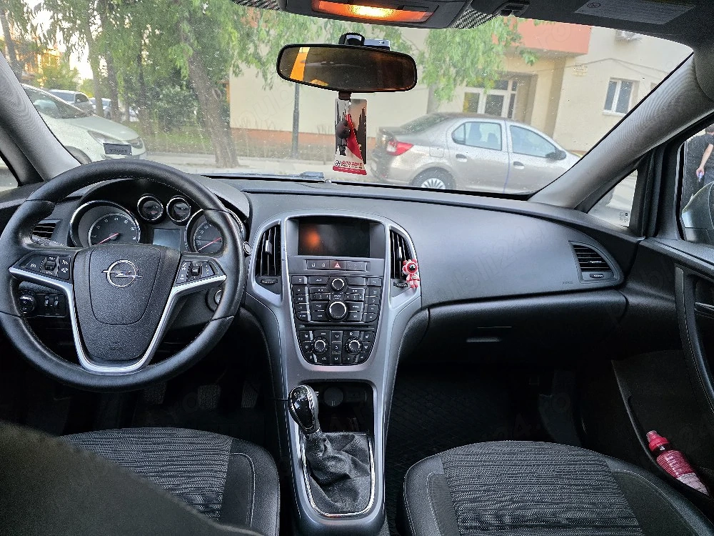 opel astra j.