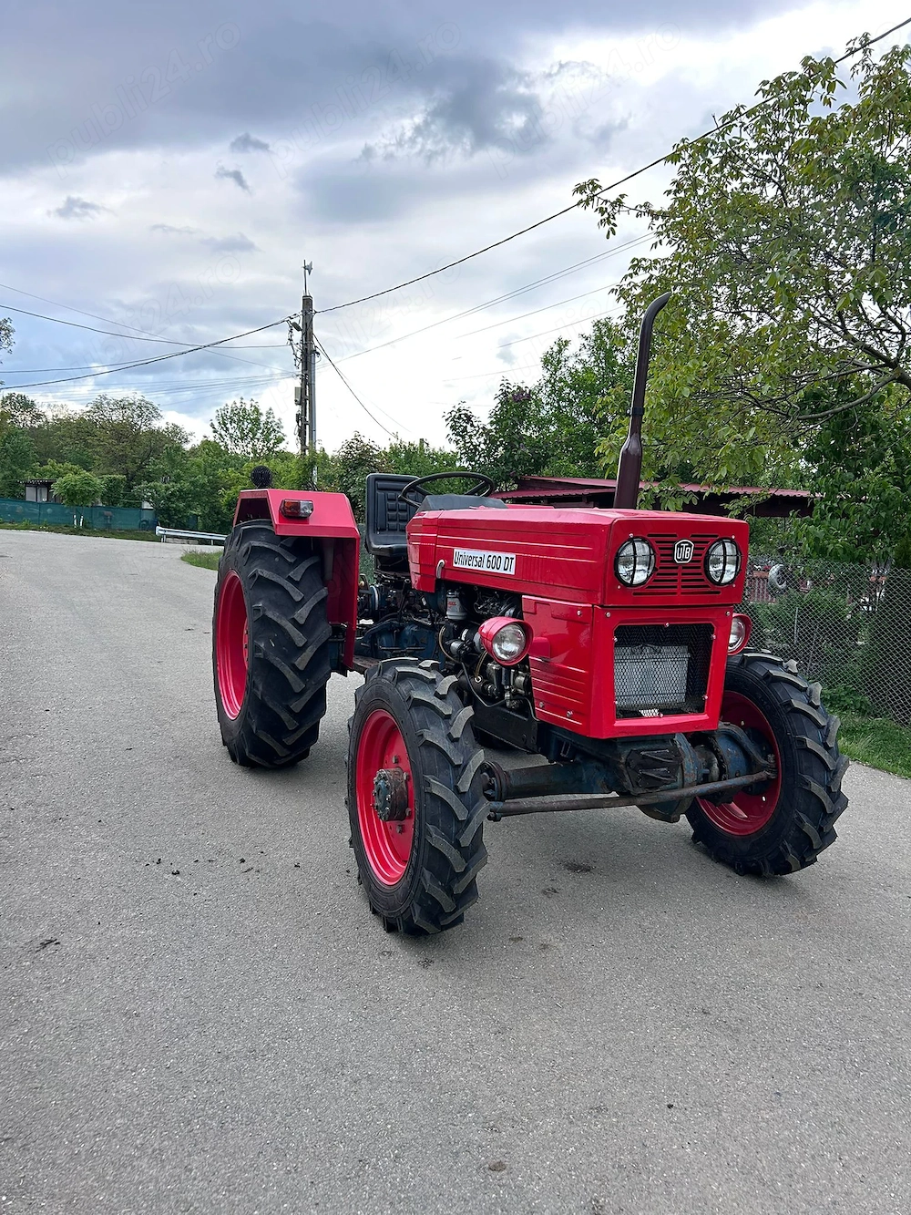 Tractor Universal  600 DT  4x4