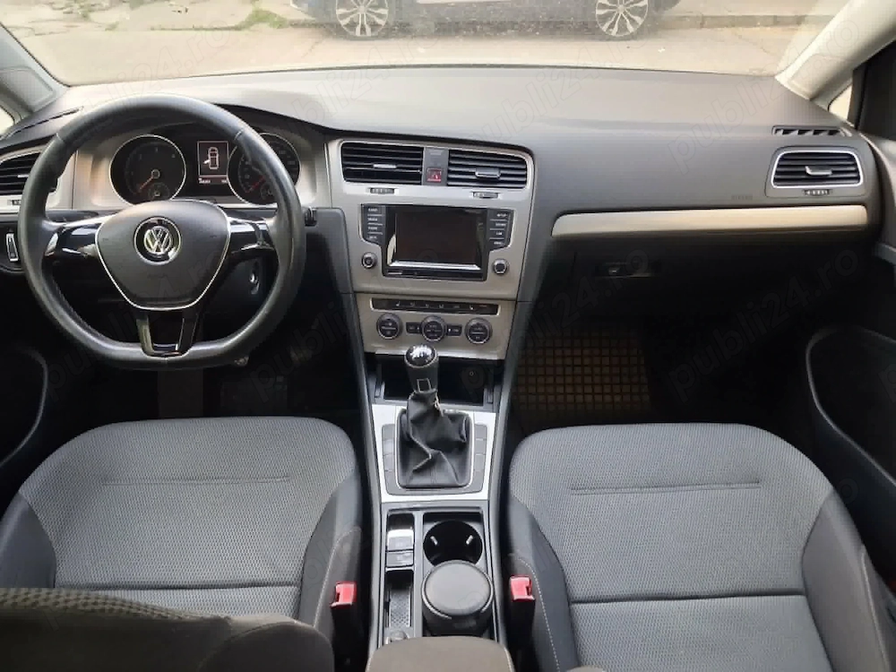 Vand autoturism Volkswagen Golf 7, an de fabricatie 2014, masina reprezentanta, unic propietar.