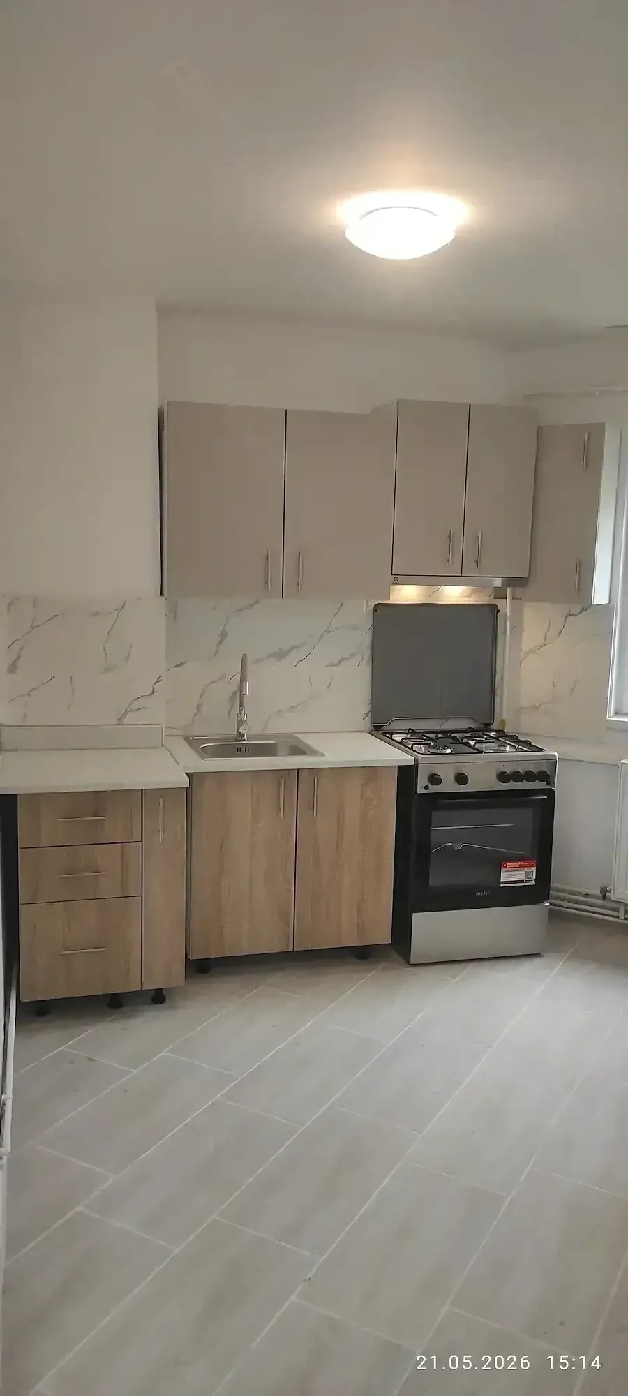 Proprietar închiriez apartament 2 camere decomandat, nemobilat. 