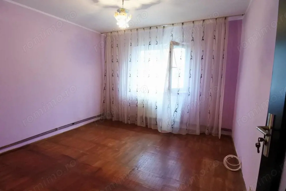 zona Nord-apartament 3 camere decomandate-parter înalt-centrală proprie