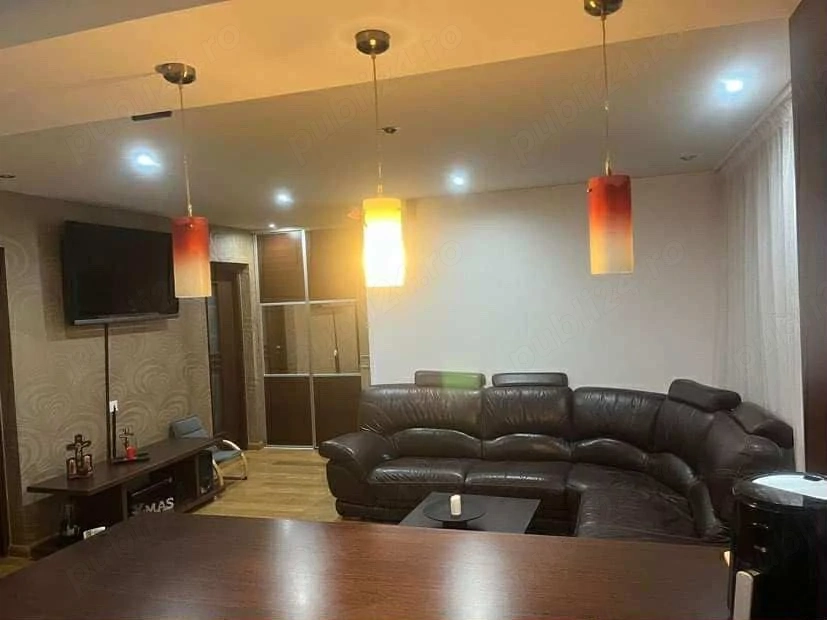 Apartament cu 3 camere 