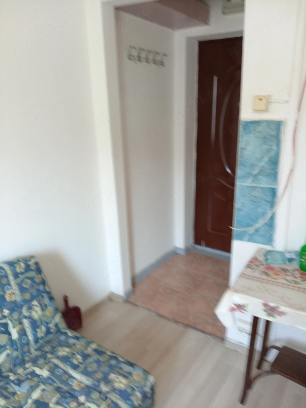 Închiriez garsoniera