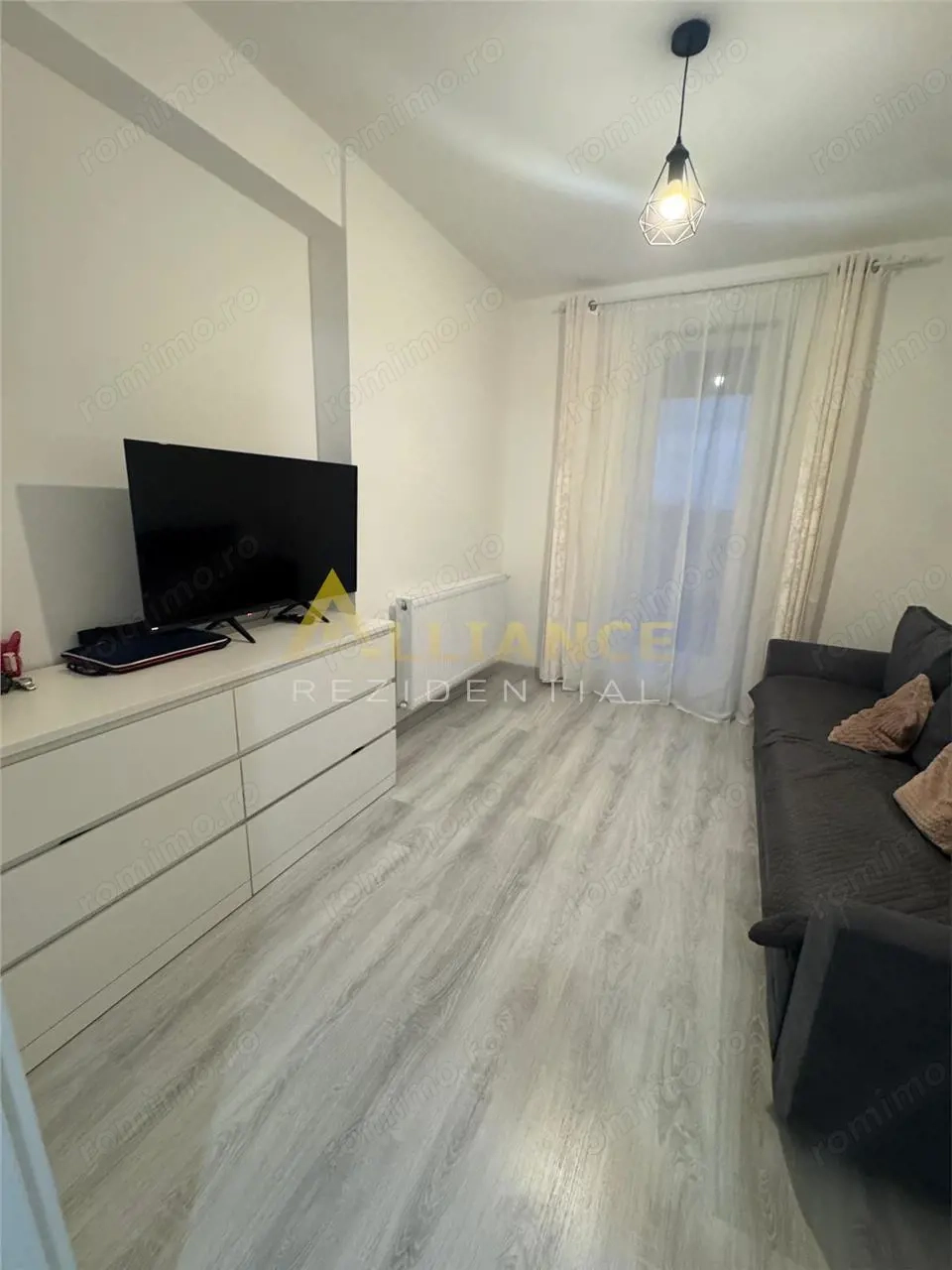 Apartament 3 camere de v #226;nzare