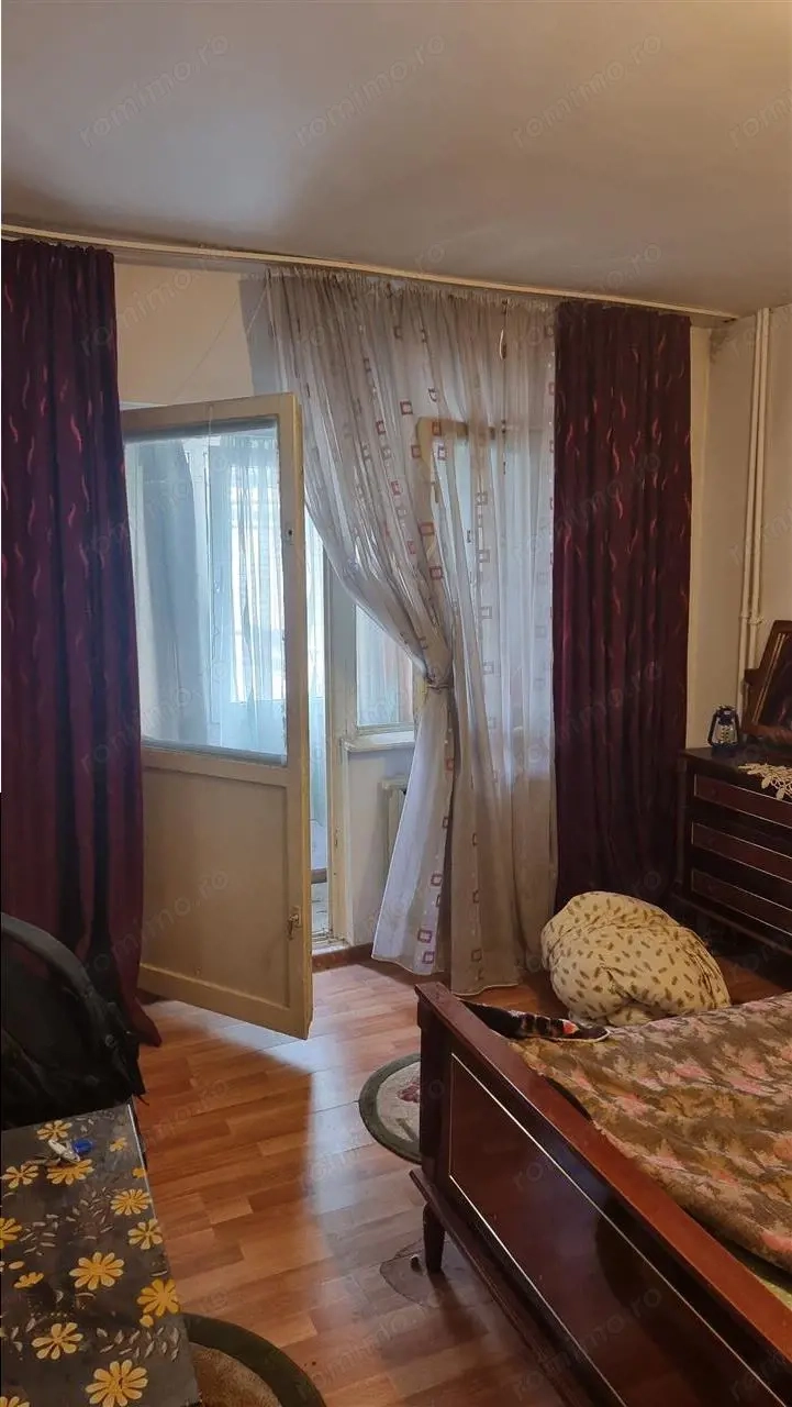 Garsonieră in zonă centrală, etaj 3