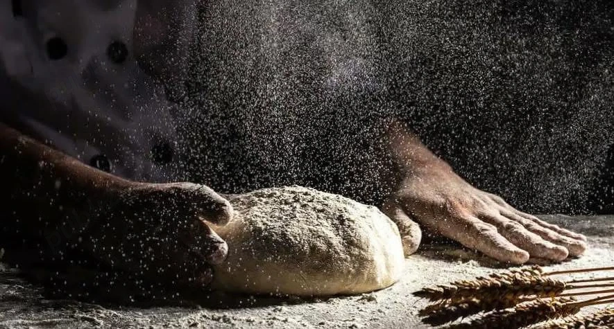 Angajăm Pizzer cu experiență . 