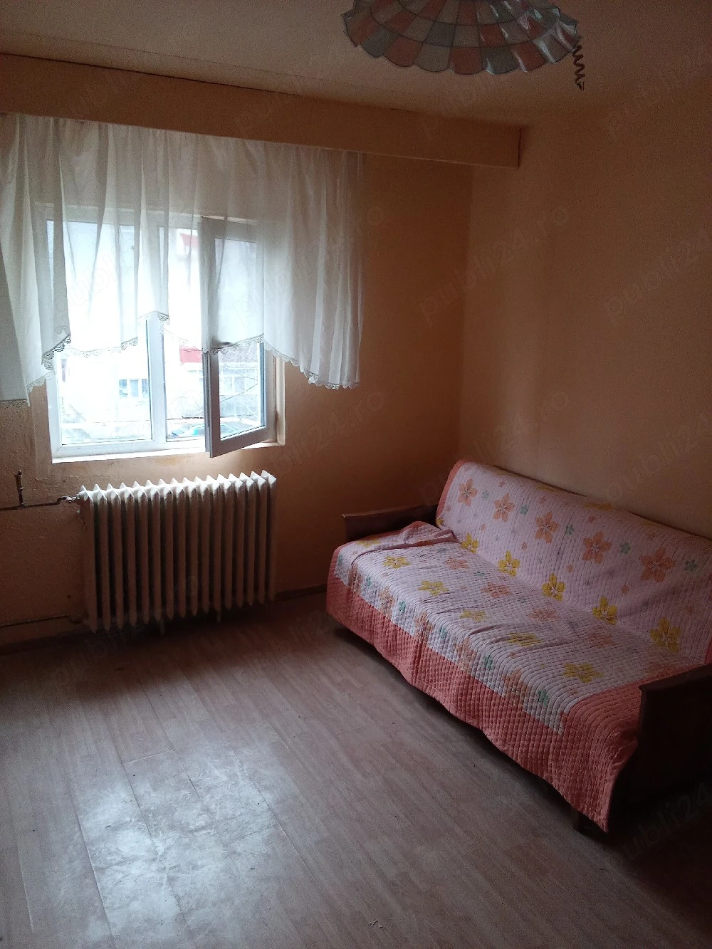 Vând Garsoniera Zona Blascoviici Ciobanului Nr 1 Zugrăvit izolație geam termopan parchet  