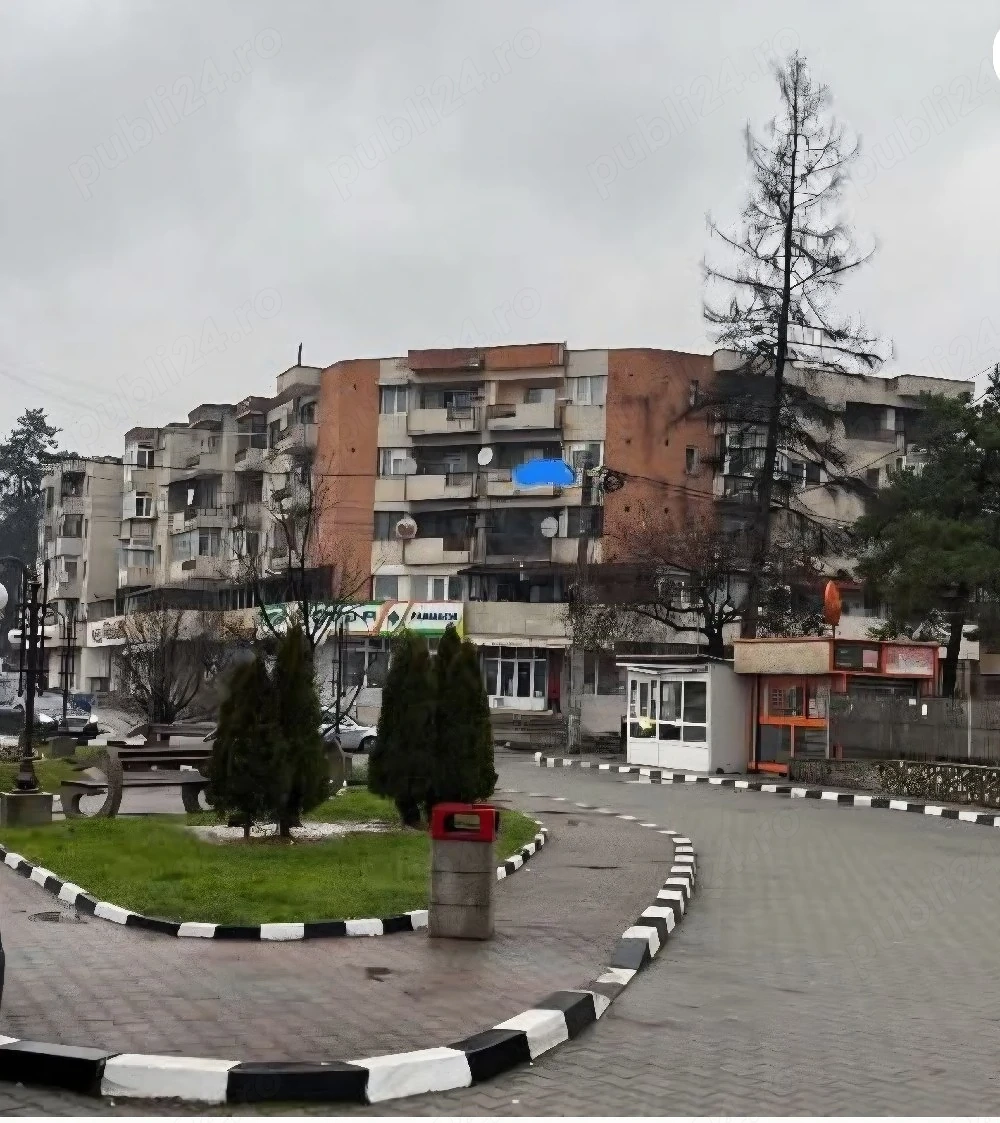 Apartament 2 camere decomandat   etaj 3, zonă bună în Strehaia