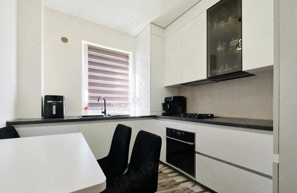  Apartament de 2 camere zona TRACTORUL,