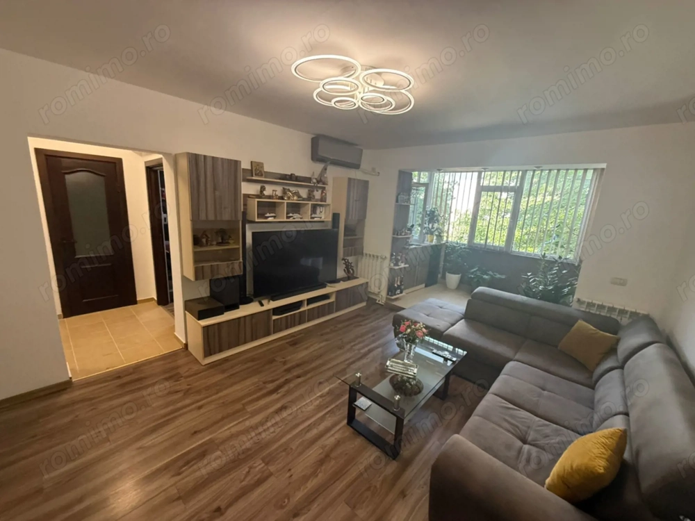 Apartament 3 camere zona Central