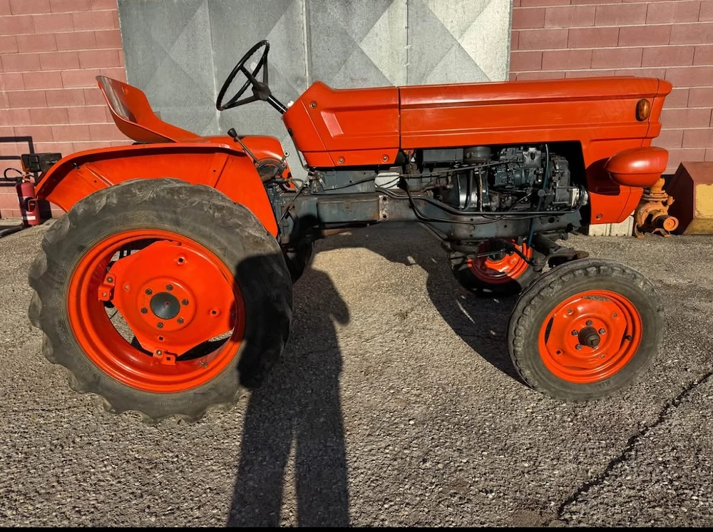 Tractor Fiat 250