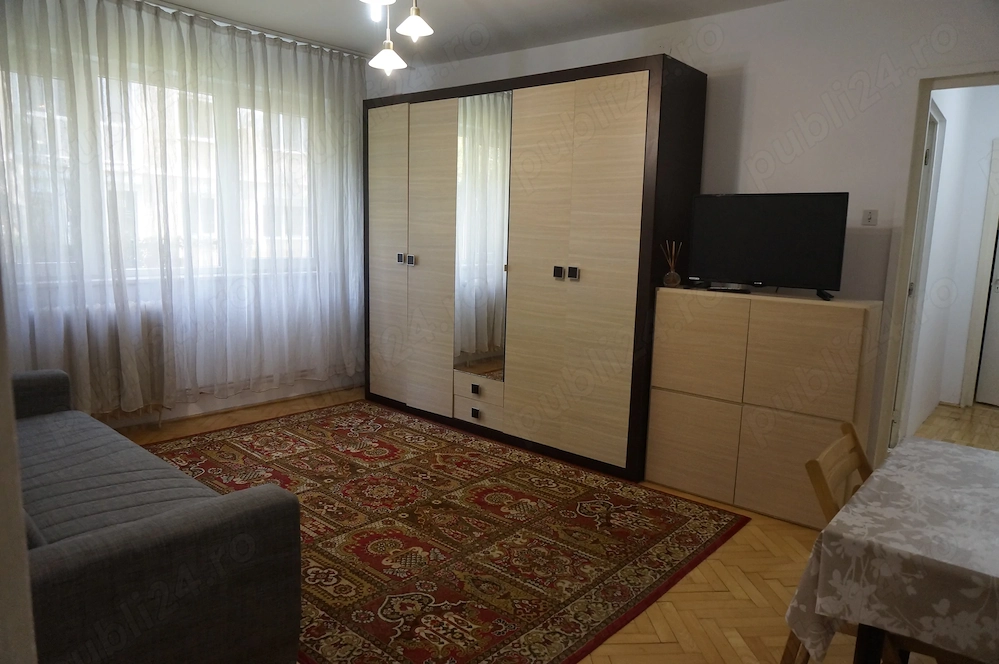 Proprietar, apartament cu 3 camere, Centrul de transfuzii județean, parter