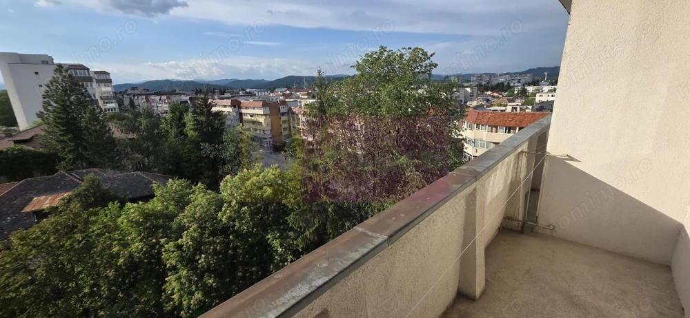 Apartament cu 3 camere de inchiriat in Campina, zona centrala