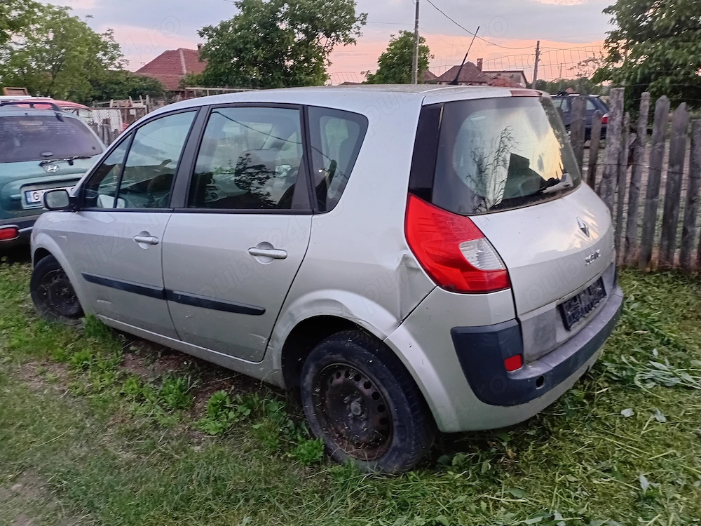 Dezmembrez Renault scenic 2006