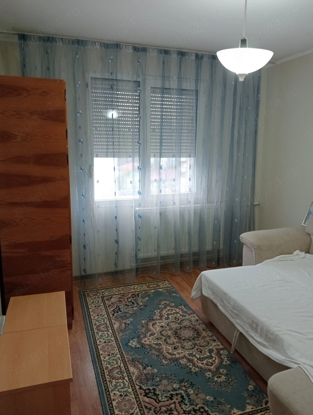 Închiriez apartament cu doua camere 