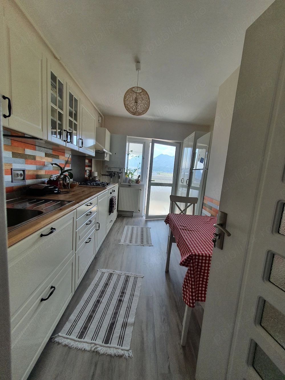 Persoana fizica, inchiriez apartament luminos , 2 camere