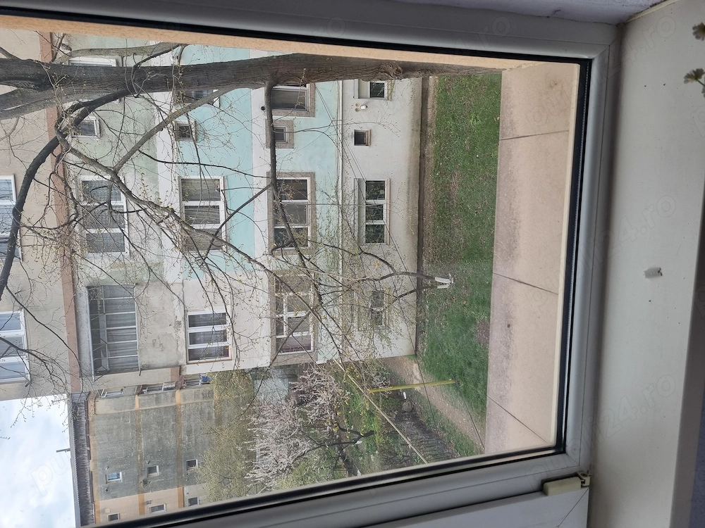 Vând apartament 2 camere semidecomandat 40 mp etaj 2 4 in Dorohoi, cartier Plevna aleea Marului.