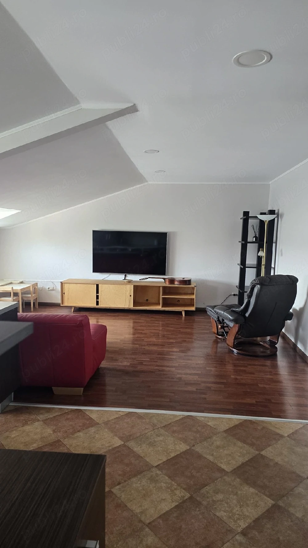 Apartament 3 camere la mansardă de închiriat   disponibil imediat
