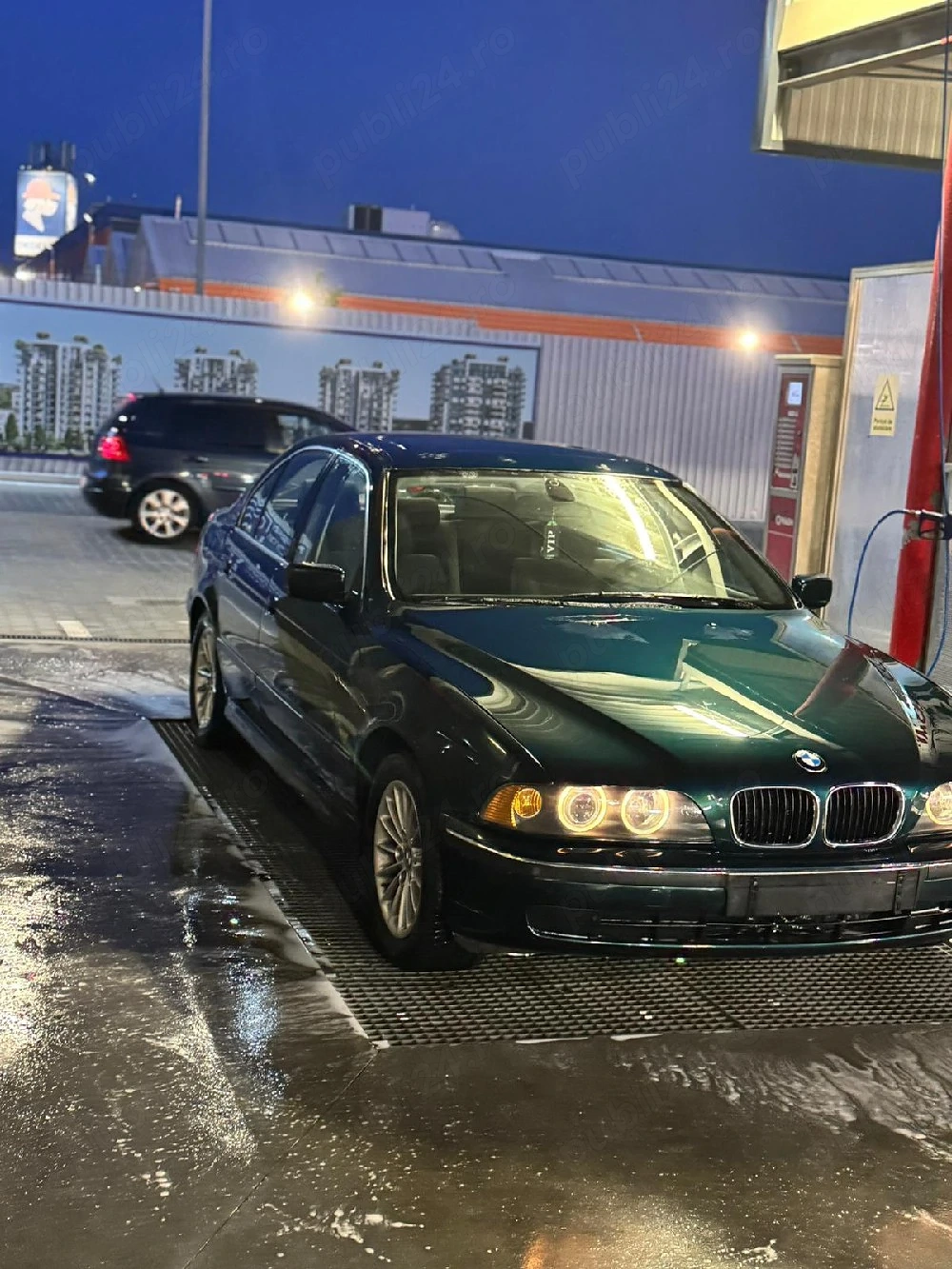 dezmembrez BMW E39 520i