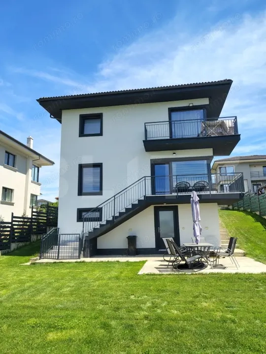 Casă individuală finisată 5 camere, 166 mp utili, cu panoramă deosebită, Dezmir