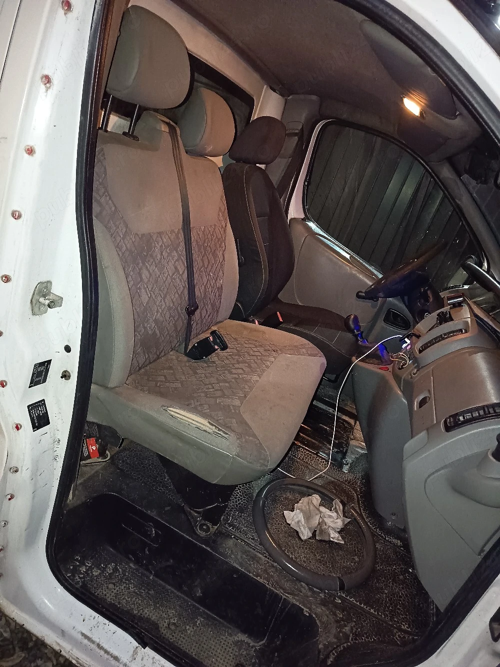 Dezmembrez Opel Vivaro 1.9