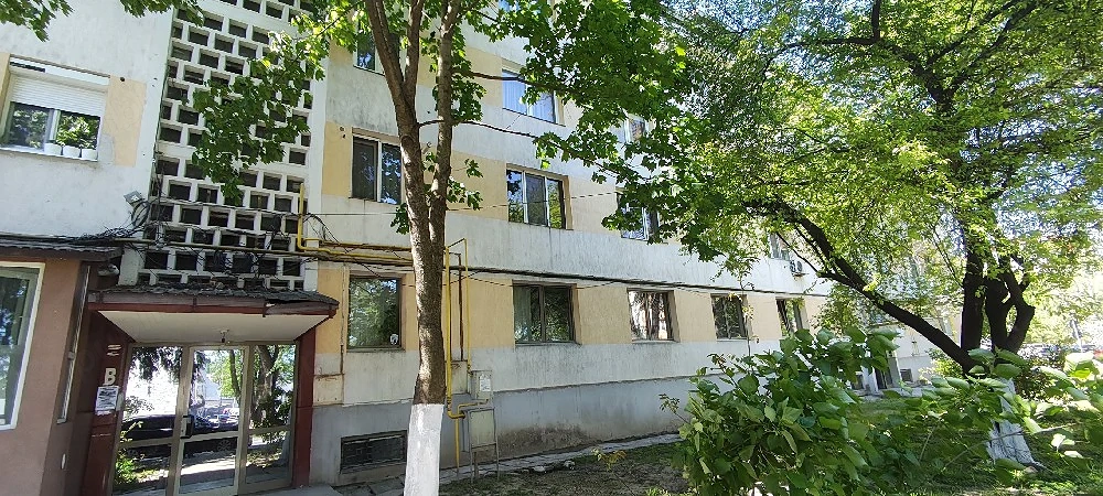 Apartament 2 camere Semidecomandat de vânzare 