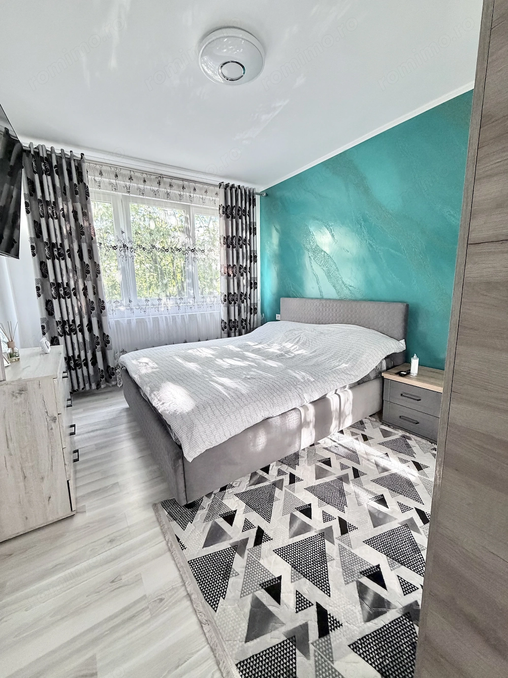 Vand 2 cam Libertatii renovat complet [etaj 2]