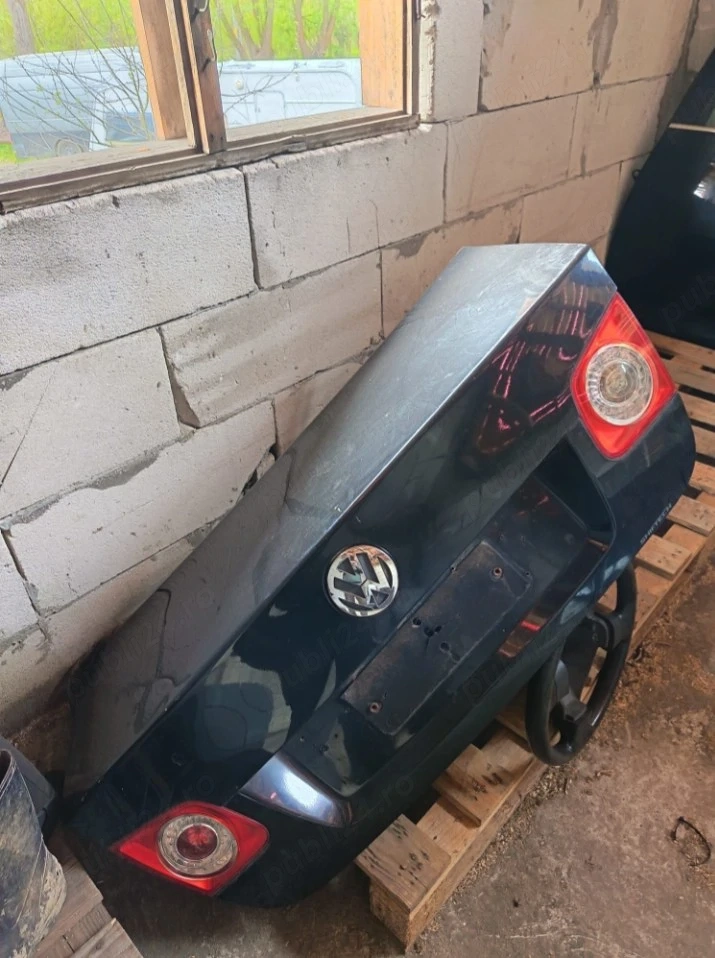 Capotă, portiere spate, far dreapta și portbagaj complet Volkswagen Jetta 