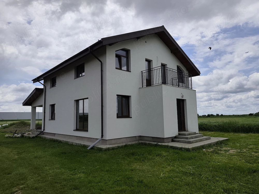 FARA COMISION drum asfaltat casa cu 4 camere P+E camera tehnica pompa caldura merita vazuta 
