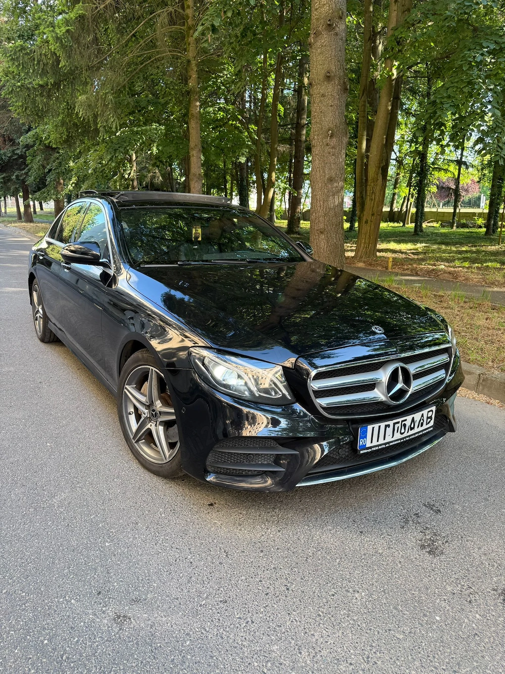 Mercedes E class 220 D, pachet AMG, preț 22.980  