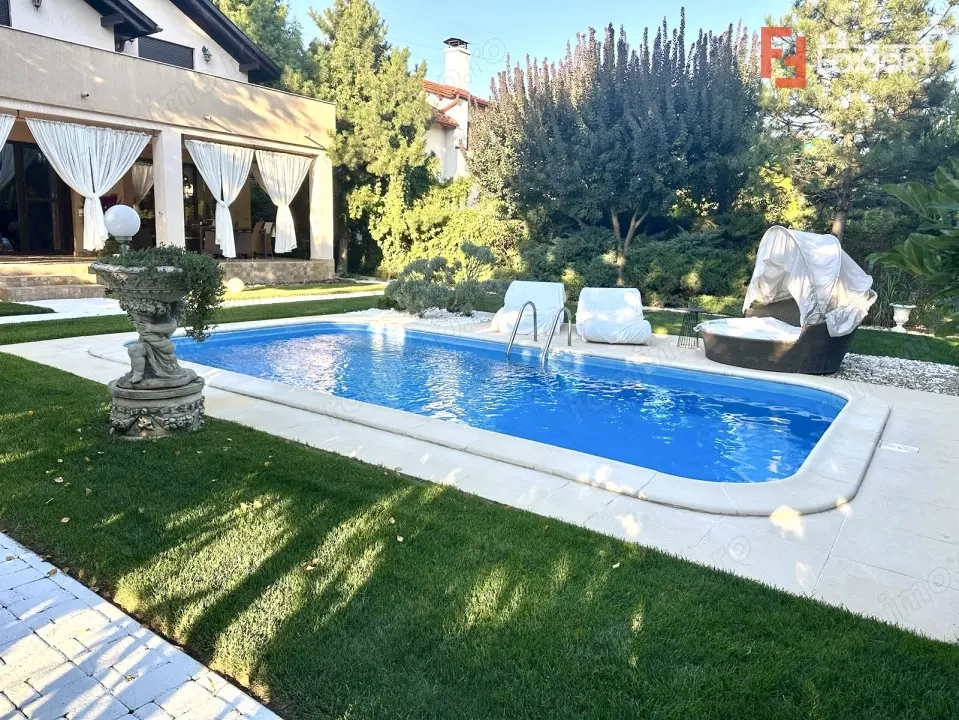 Casa exclusivista cu piscina, la intrare in Dumbravita