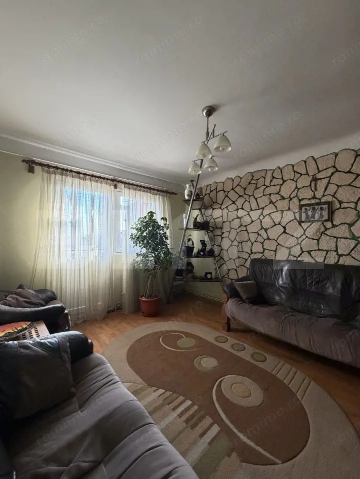 Apartament 4 camere decomandat,  1 Mai, Spital, 87 mp