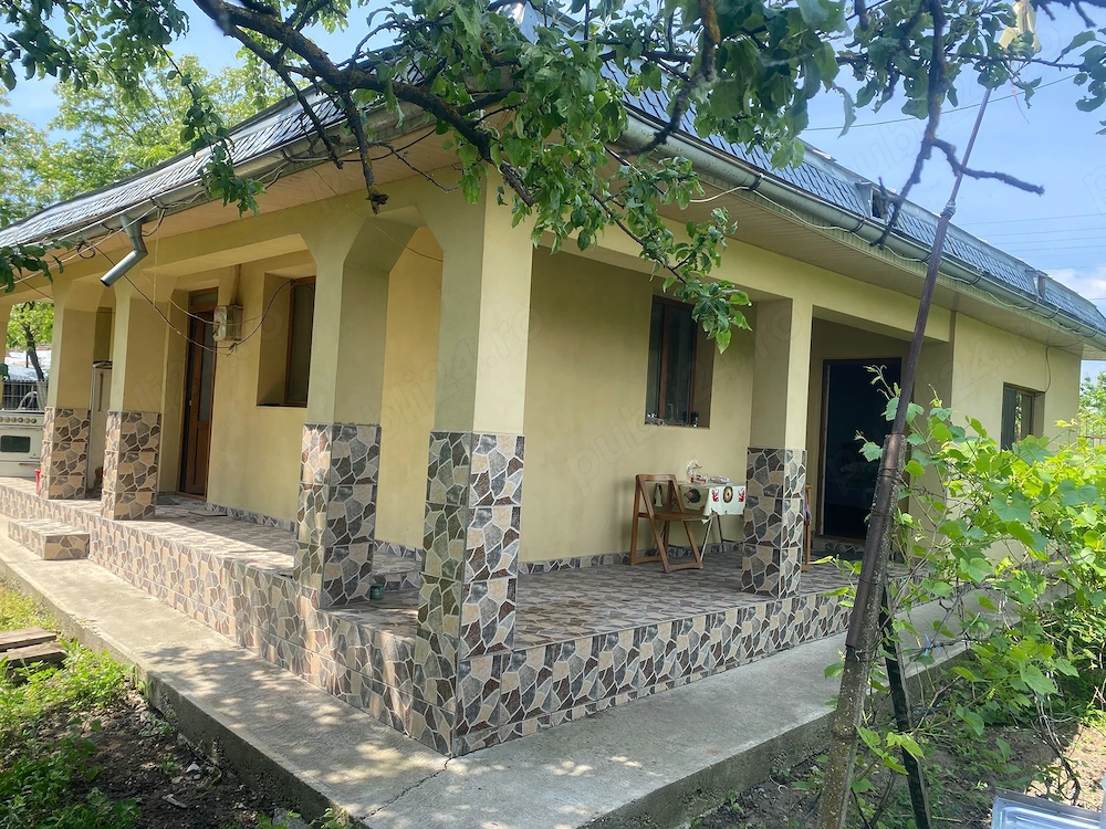 Casa + anexa + teren