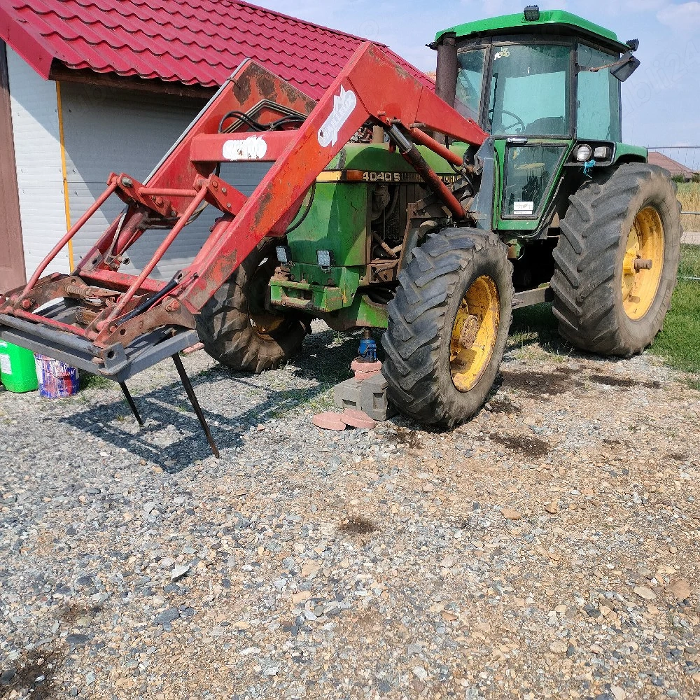 John Deere 4040S si utilaje 