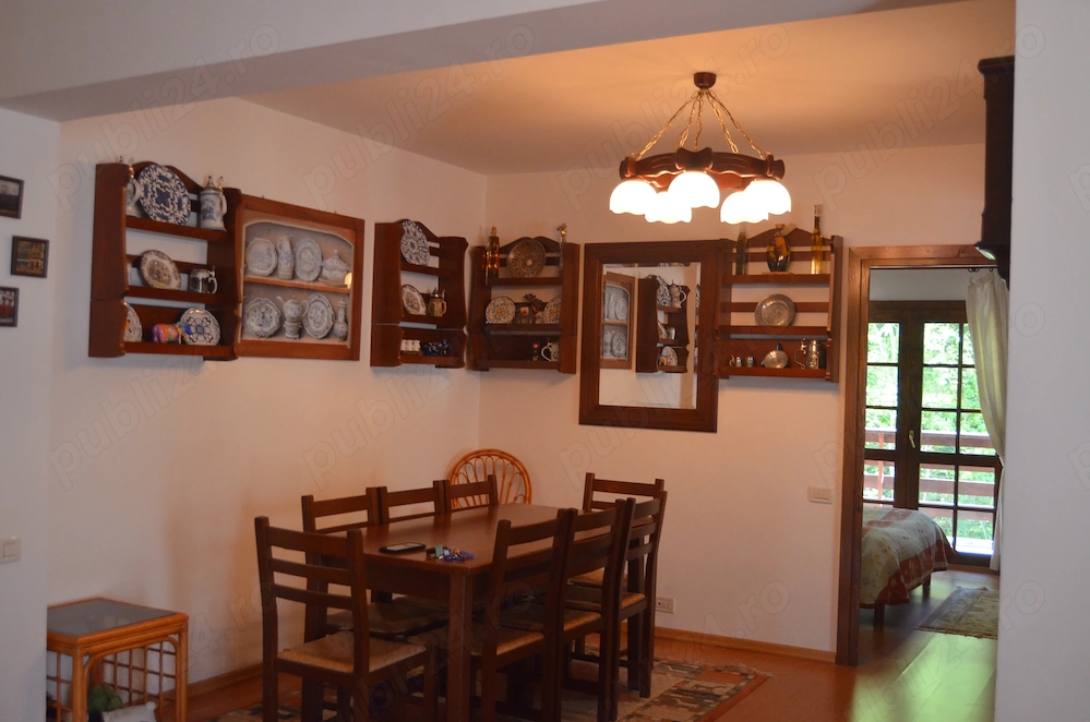 Apartament cu 4 camere, decomandat, de vanzare in Predeal, 