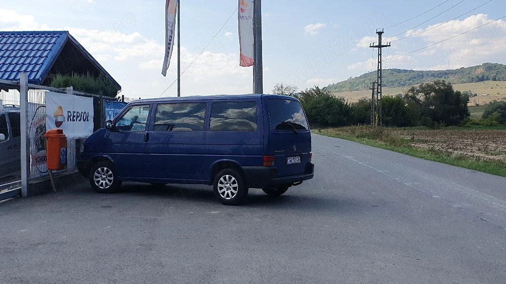 Vând Volkswagen Caravelle și remorcă două axe 