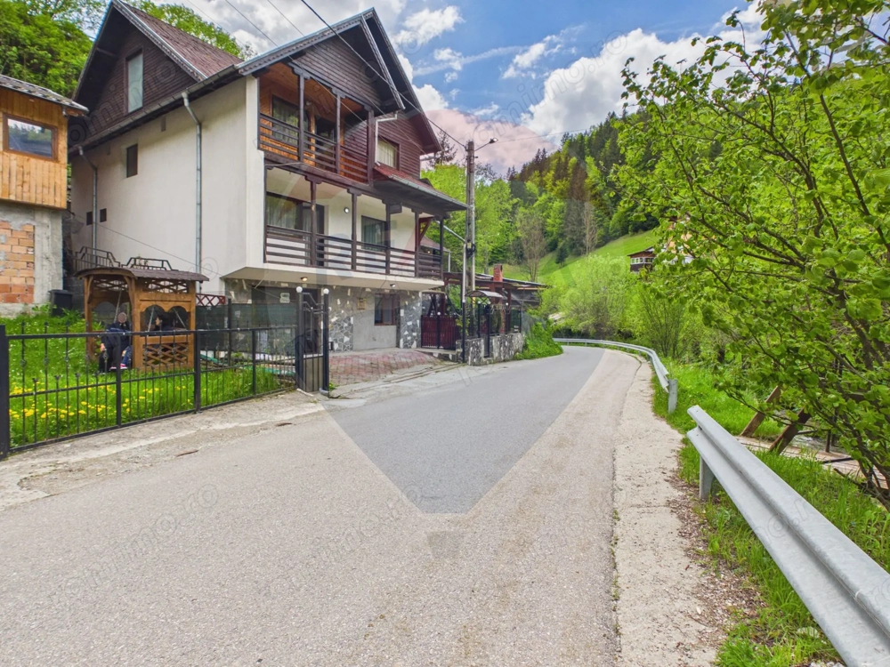 Pensiune/casa montană 9 camere în Dâmbovicioara, comision 0%
