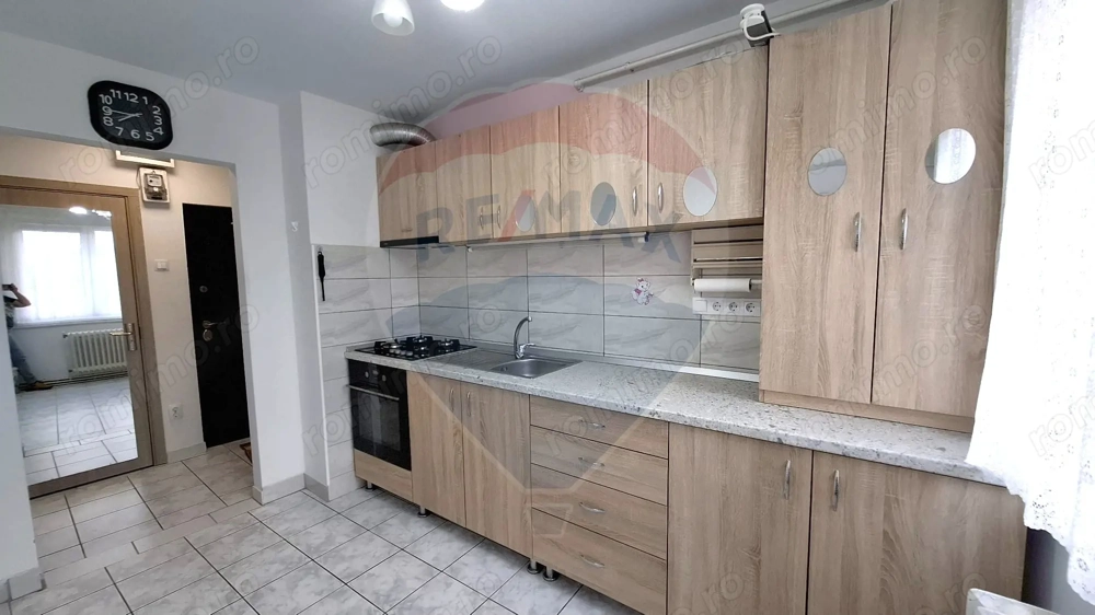 Apartament cu 2 camere de vânzare în zona Central Reghin