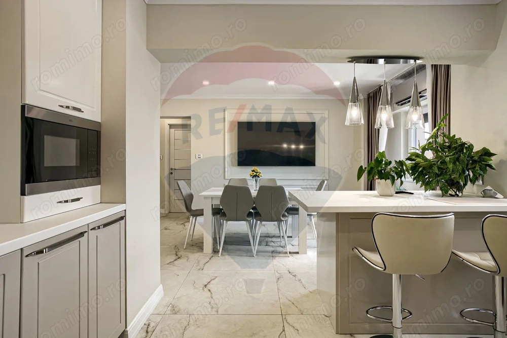 Apartament spectaculos de vanzare: 4 camere, 2 băi, zona Vlaicu