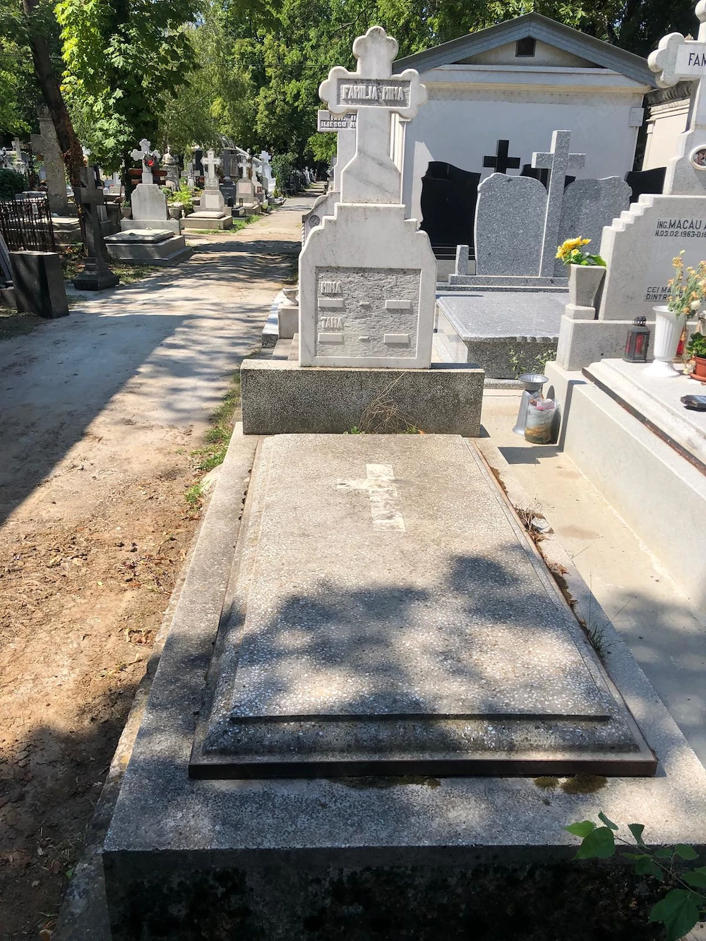 Vânzare loc de veci   Cimitirul MUZEU Bellu poziție excelentă, lângă capelă si aleea principala