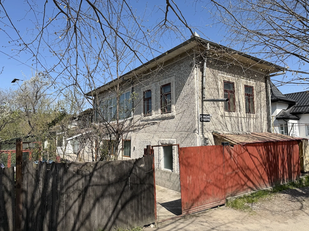 Casa spatioasa P+1, 7 camere, teren 363 mp, zona centrala Campulung Muscel