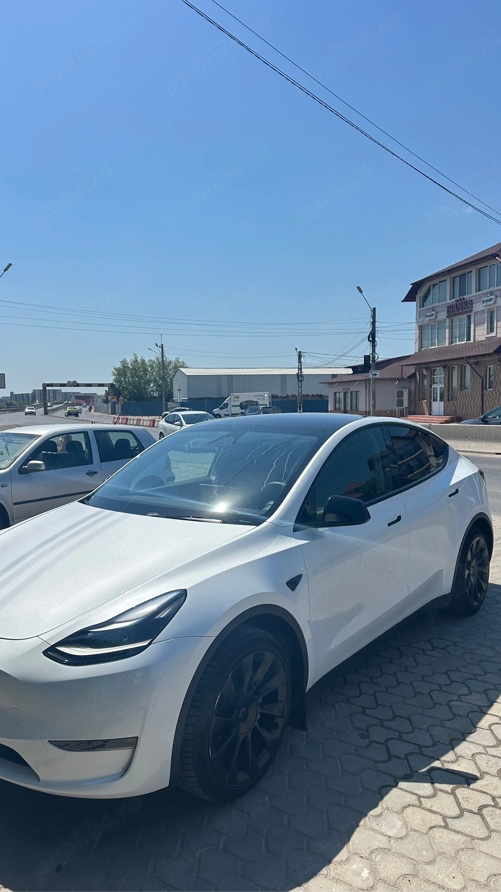 disponibil pentru deplasari prin tara 
