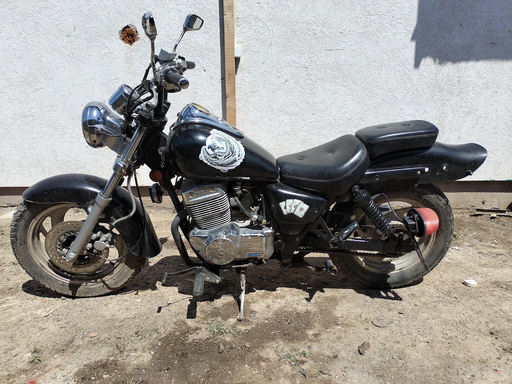 Vând motocicleta 