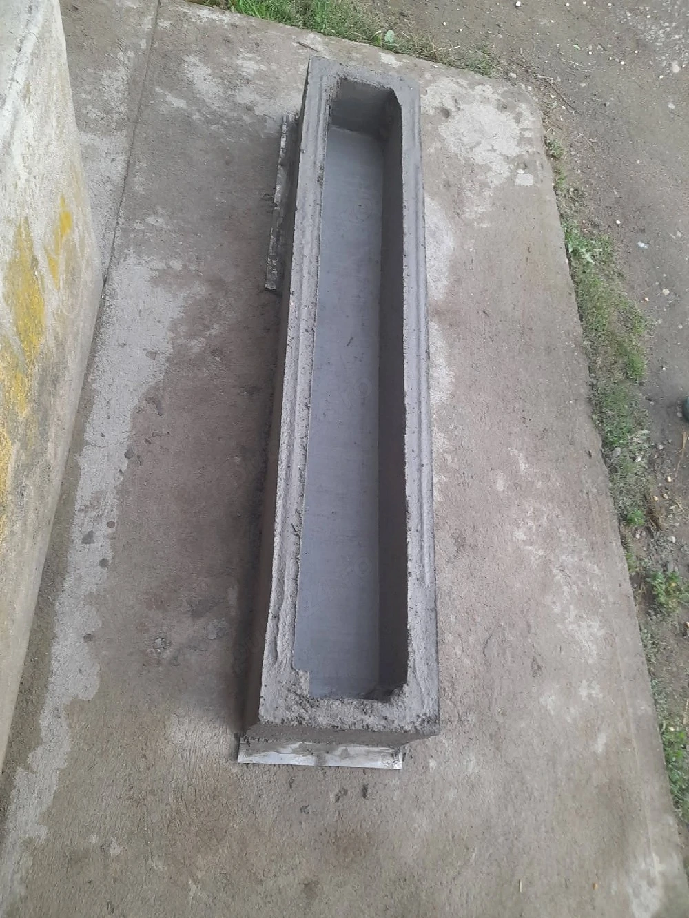 valau pentru porci din beton