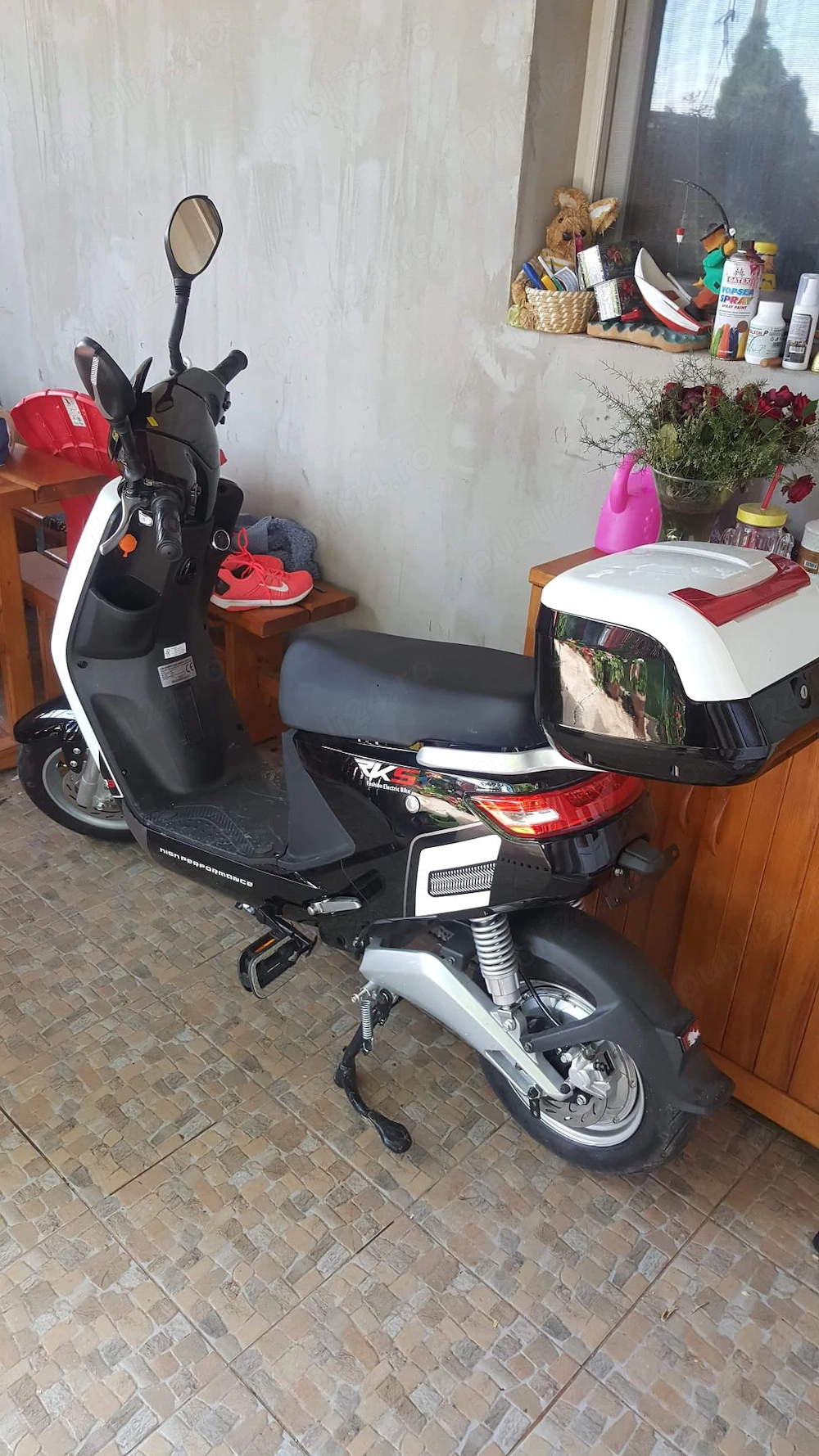 Scuter electric R8, 20Ah, Li-Ion, 45 km h, Alb 