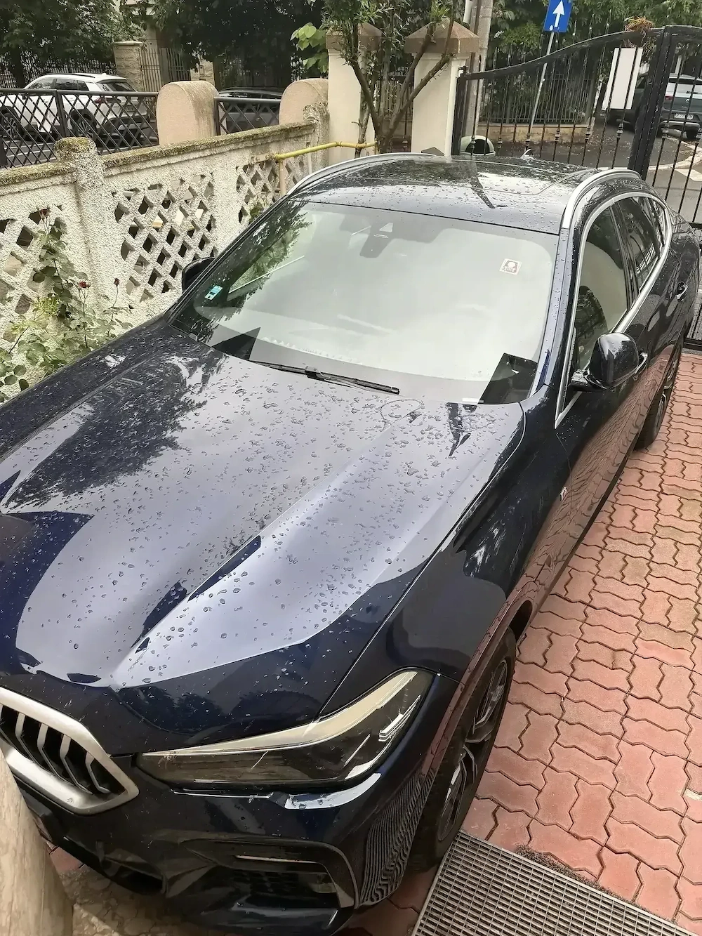 BMW X6 xDrive30d   SUV premium 2021, diesel, cu doar 46.301 km parcurși. Modelul impresionează prin 