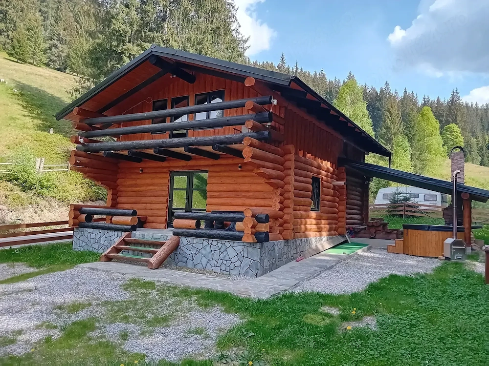 Vând casa pensiune vila
